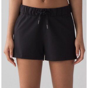 Lululemon On the Fly shorts black size 8